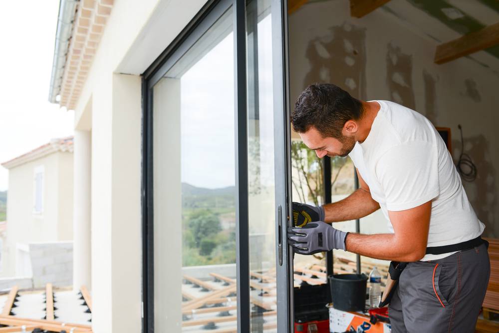 Baie vitrée ou porte-fenêtre : que choisir pour une rénovation énergétique ?-1